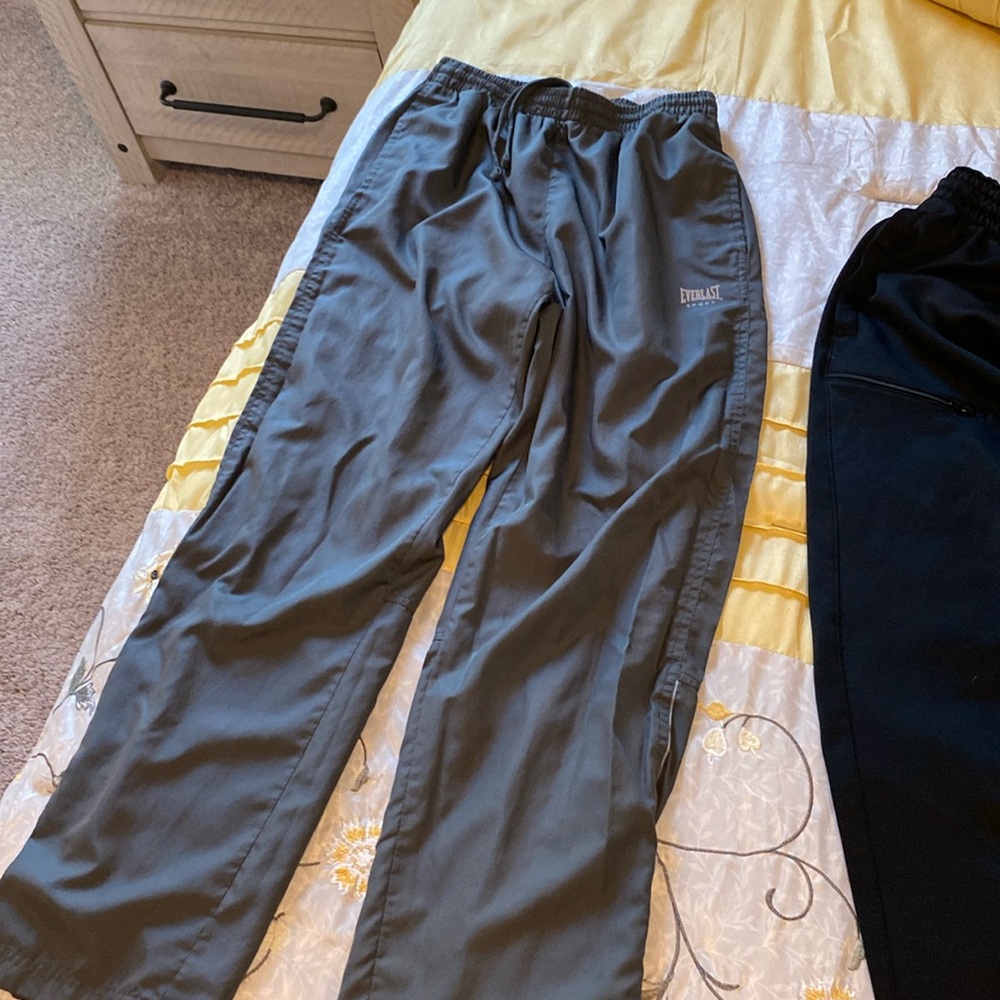 4 pair men’s joggers size M